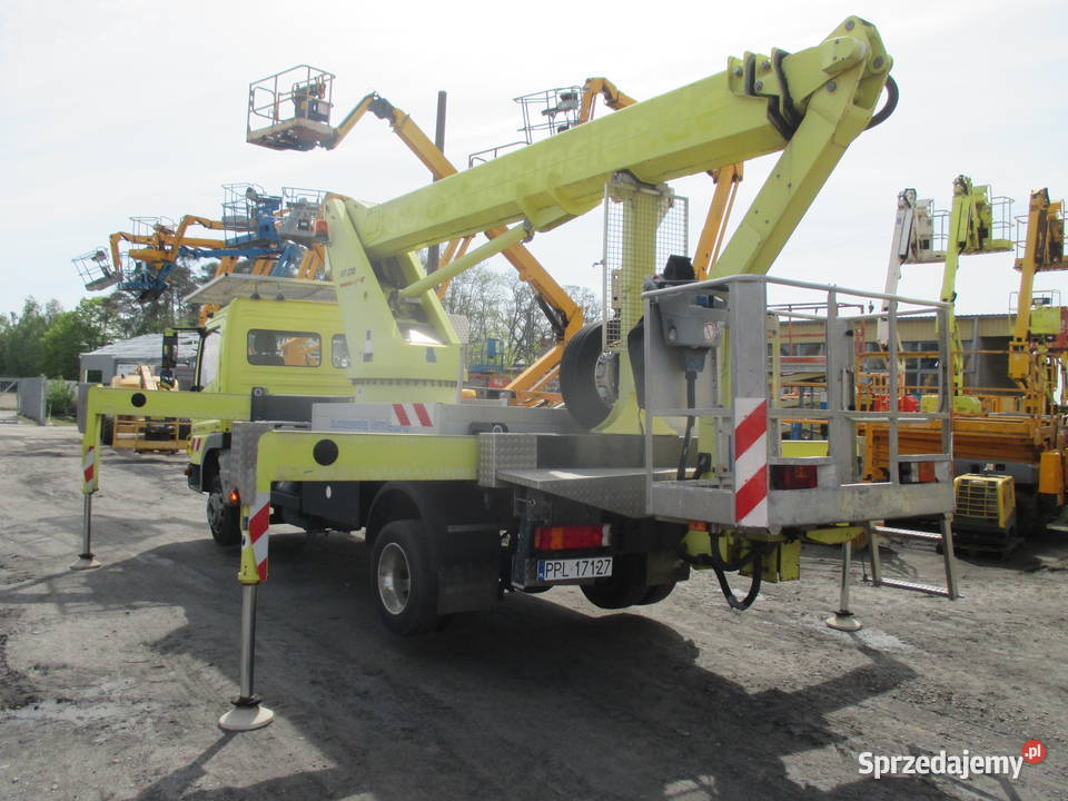 Podnośnik koszowy Wumag WT230 na samochodzie Pleszew