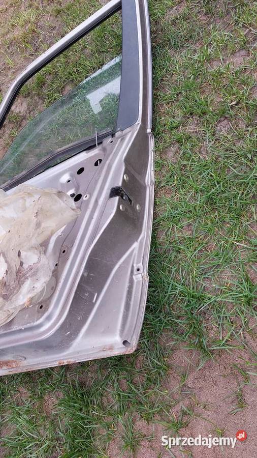 Drzwi prawy przód bmw e30 sedan kolor beżowy Rok produkcji 1987 dolnośląskie