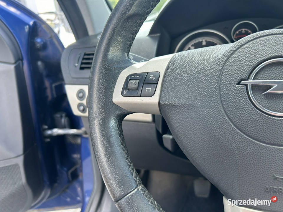 Opel Astra 7 lat 1en wł klima tempomat 6bieg garażowany