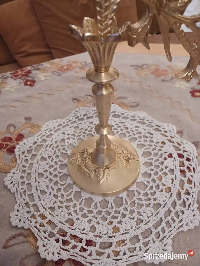 Piękny świecznik mosiężny