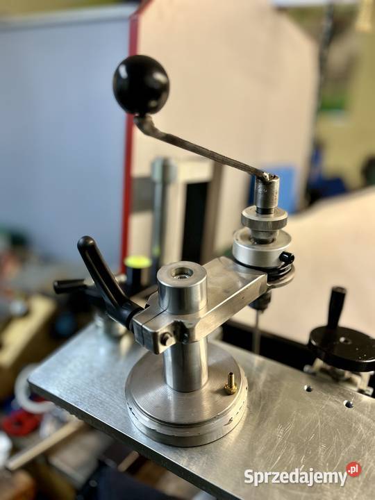 Stół do wytaczania gniazd zaworów głowic Dobrzyca