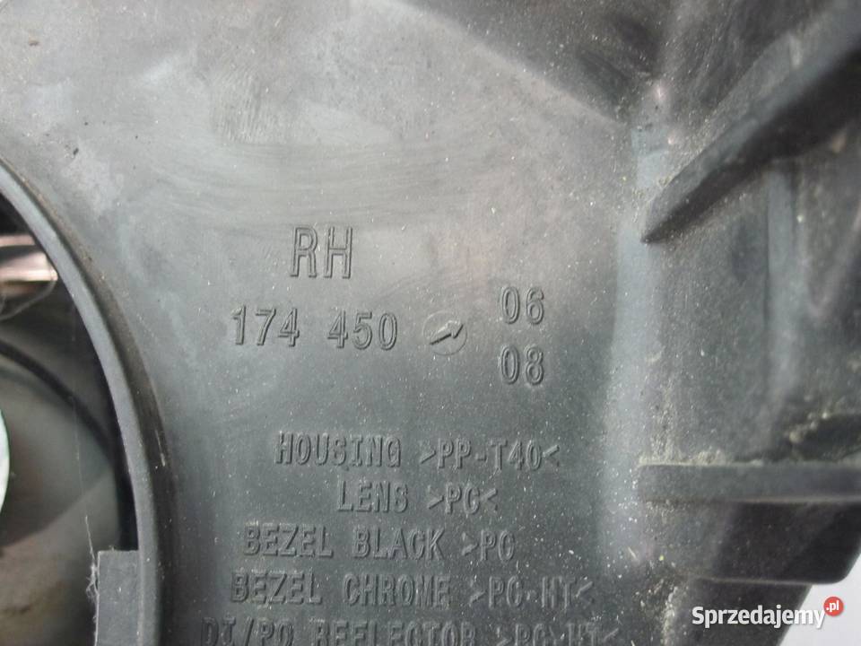 QASHQAI I J10 LIFT 11r lampa prawy przód