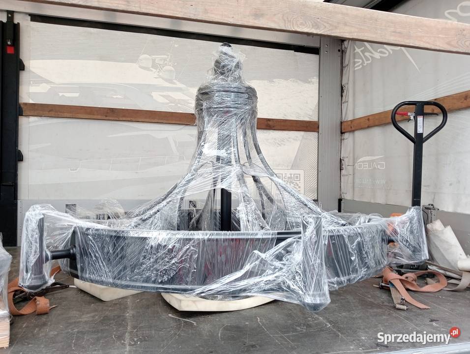 Duży żyrandol pałacowy metalowy czarny Straszyn sprzedam