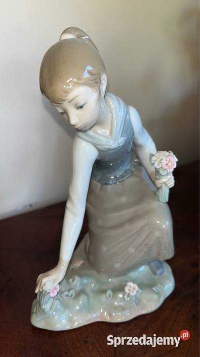Figurka Dziewczyna zrywająca kwiaty Lladro Antyki, Sztuka, Kolekcje Gdańsk sprzedam