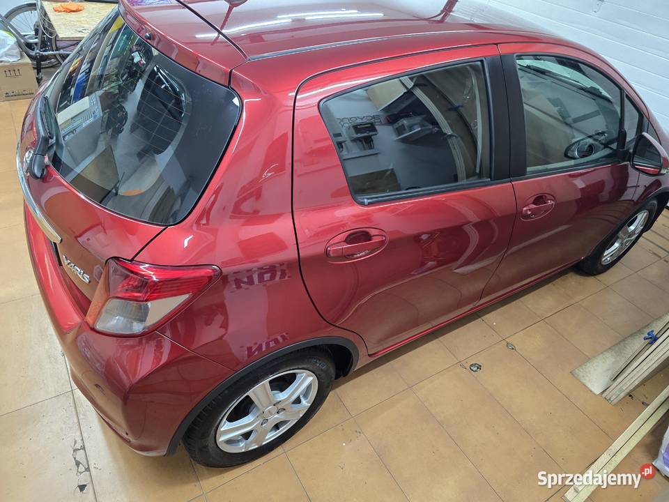 Toyota Yaris 133 VVTi 99 87 piękny kolor bordo Karczew