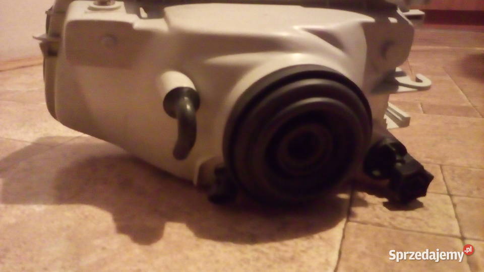 Lampa przednia prawa Opel Astra F Prawe Oświetlenie Snopków