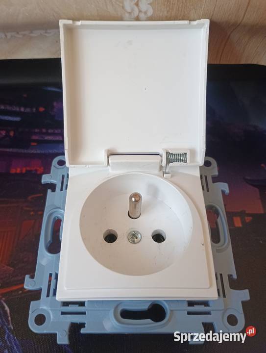 Gniazdo pojedyncze z hermetyczną klapką IP44 Łódź