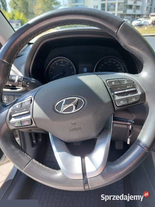 Hyundai i30 14 Benzyna Classic 100 2019r Warszawa