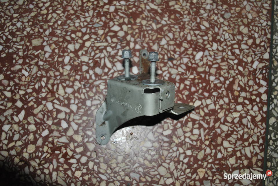 Uchwyt zbiornika oleju wspomagania BMW E60 E61 Poręba