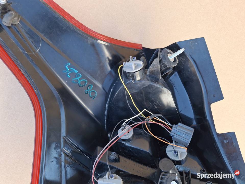 FORD FOCUS MK3 HB LAMPA PRAWY TYŁ PRAWA ORYGINAŁ Bieleń