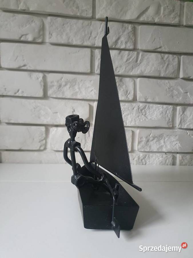 Żarówka łódź rzeźba metaloplastyka ludzik