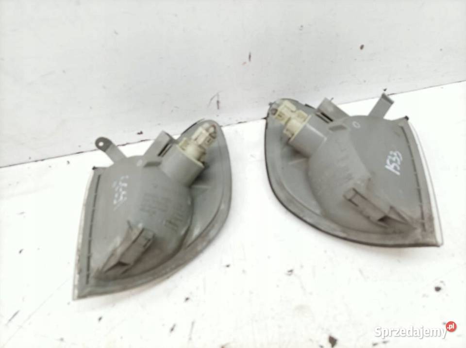 KIERUNKOWSKAZ KOMPLET LEWY PRAWY Subaru Forester