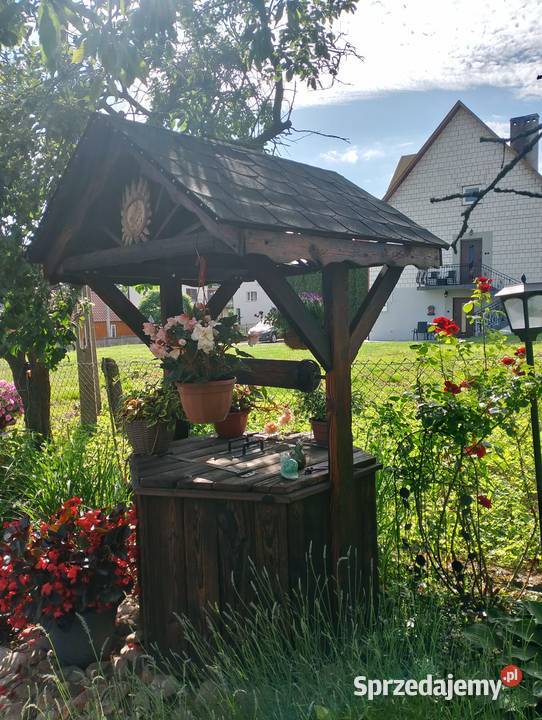 Nowoczesna zabudowa studni Shou Sugi Ban z Ogród sprzedam