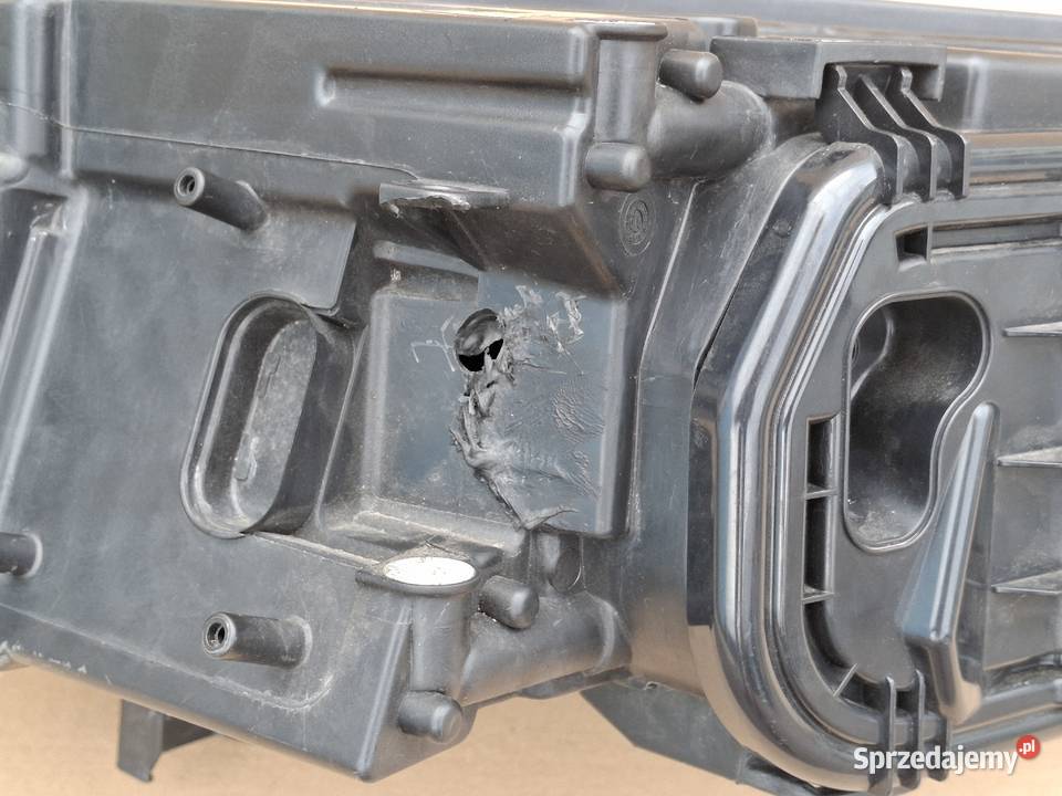 AUDI A6 C6 REFLEKTOR PRAWY XENON D2S LAMPA PRAWA Bieleń sprzedam