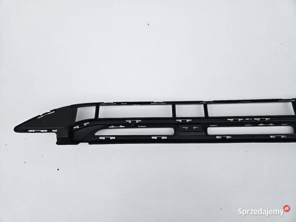 MERCEDES GLA W247 KRATKA ŚRODKOWA ZDERZAKA PRZÓD