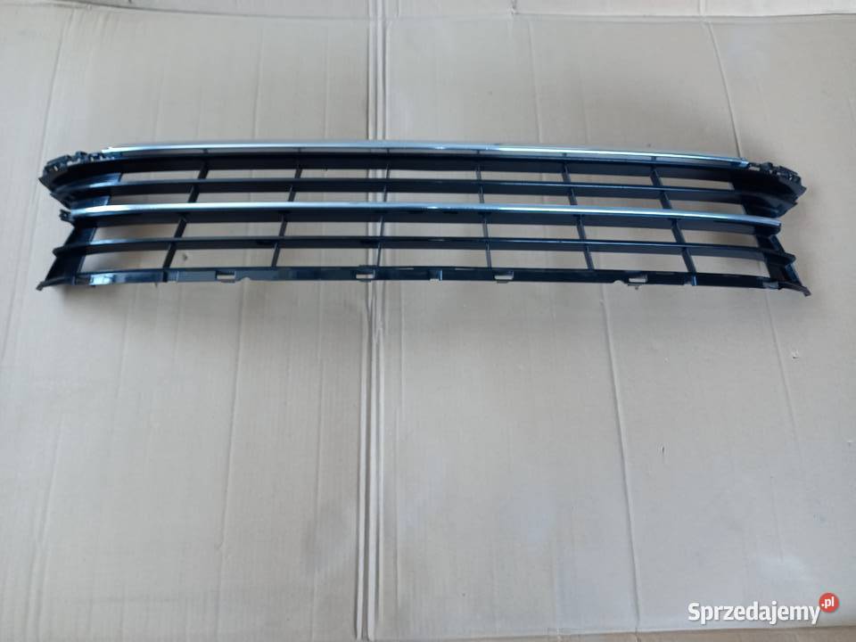 VW Passat B8 Kratka listwa środkowa zderzaka 3G0 Bukownica
