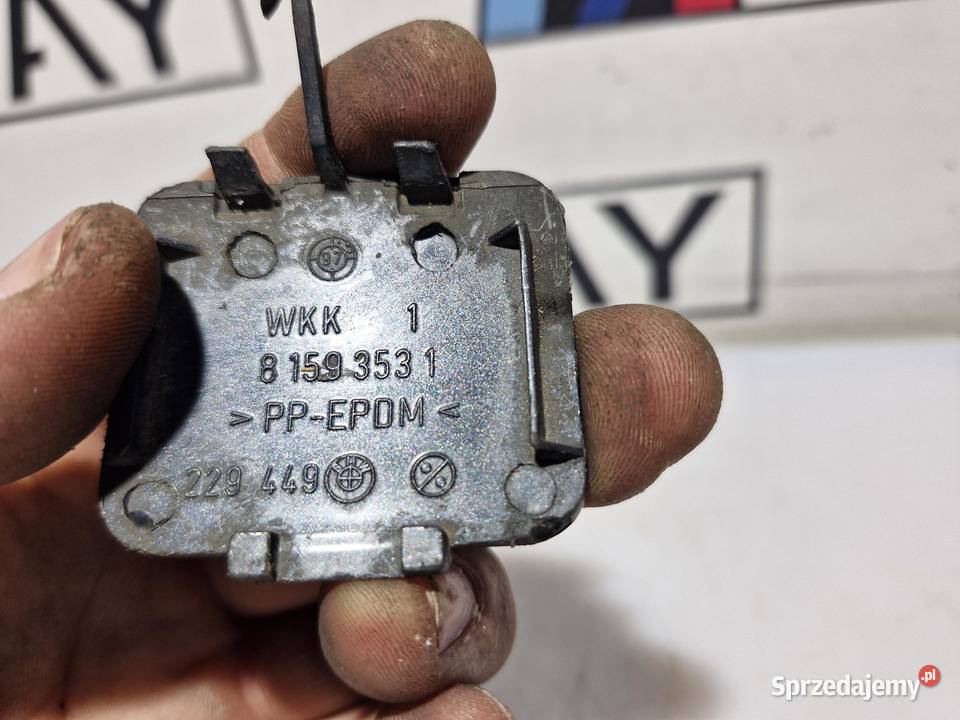 BMW 5 E39 ZAŚLEPKA HAKA ZDERZAKA PRZÓD 8159353 Listwy i nakładki