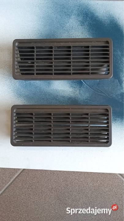 Kratki wentylacyjne boczków drzwiowych Fiat 127 Wyposażenie wnętrza opolskie Nysa