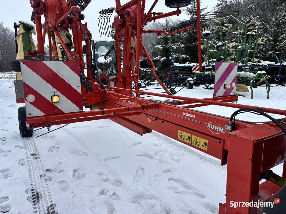 Zgrabiarka 2 karuzelowa Kuhn GA 7301 do środka Zgrabiarki i przetrząsacze Myszyniec
