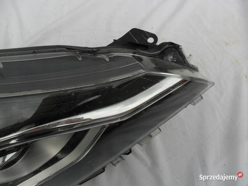 REFLEKTOR PRZÓD STRONA PRAWA TOYOTA YARIS Lampy przednie Nowy Tomyśl sprzedam