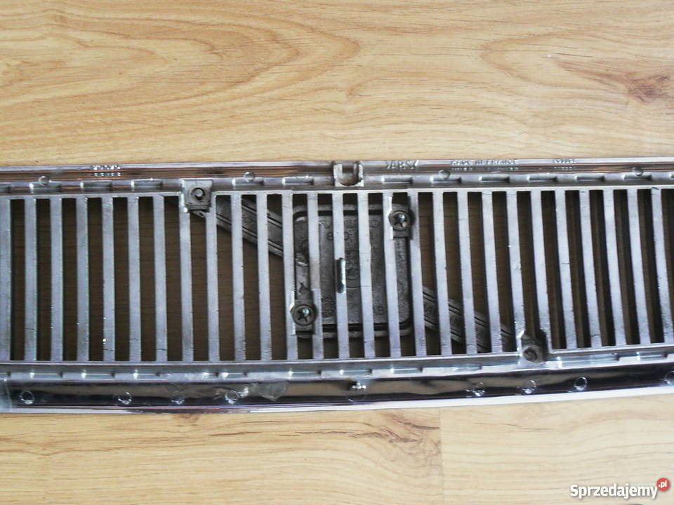 VOLVO V 40 przednia atrapa gril Konin