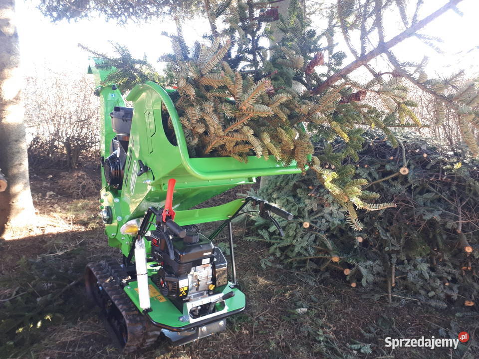 Rębak do gałęzi 10 z silnikiem 18 na gąsienicach Głogoczów