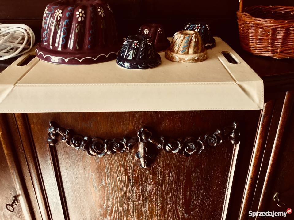 kredens dębowy z lat 30 pochodzący z Opola Stan