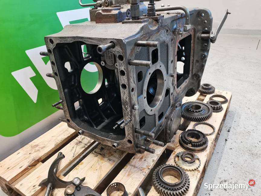 Valtra T213 Versu Obudowa skrzyni TB0788 wielkopolskie Wilkowo sprzedam