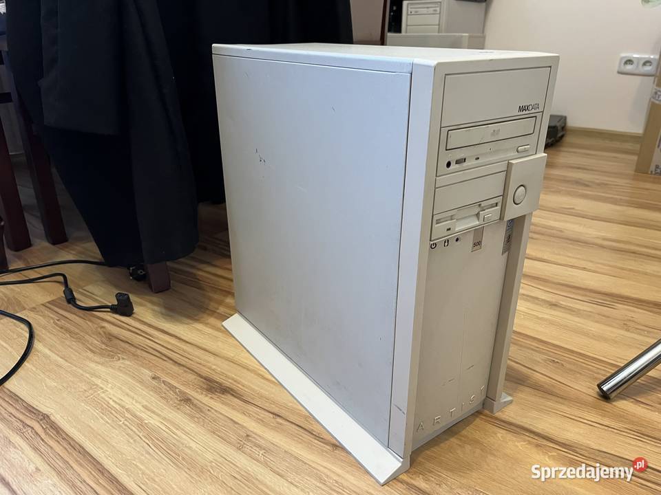 Zabytkowy komputer PC MaxData Artist Pentium III Komputery stacjonarne Brzana