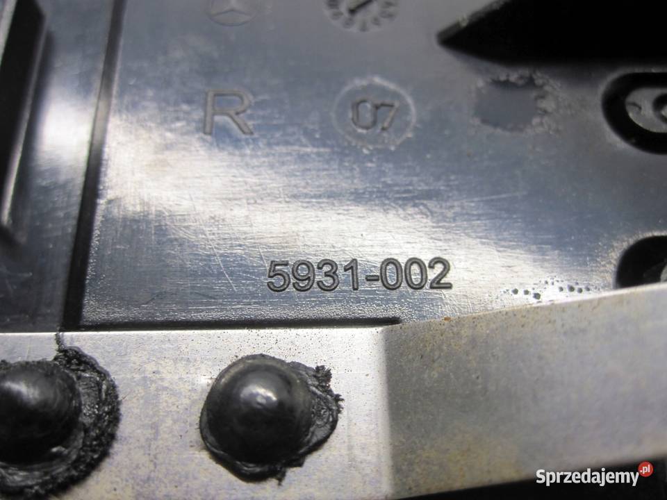 MERCEDES W204 07r kratki nawiewu 2048707610 Kratki nawiewu