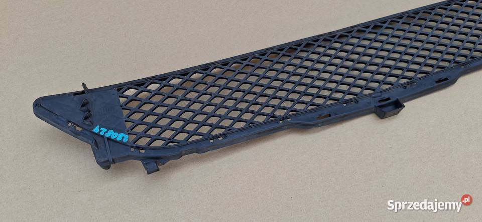 MERCEDES BKLAASA W246 KRATKA ZDERZAKA ŚRODKOWA Bieleń