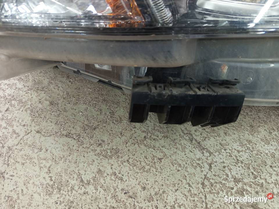 Reflektor lewy nissan leaf 17 roku orginalny Rzeszów