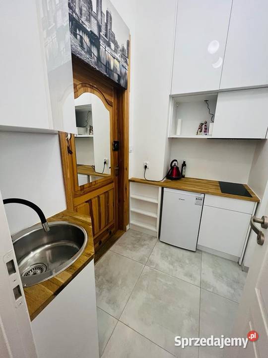 Kawalerka w świetnej lokalizacji 26 m winda sprzedam