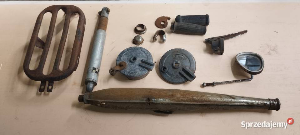 części motorowerrower PRL różne na zdjęciu komar Motoryzacja Wędzina