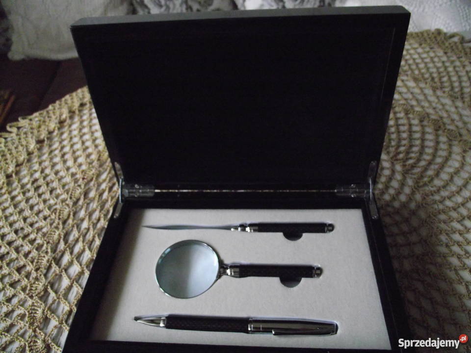 GABINETOWY ZESTAW NA BIURKO W KASECIE Z LAKI Piła