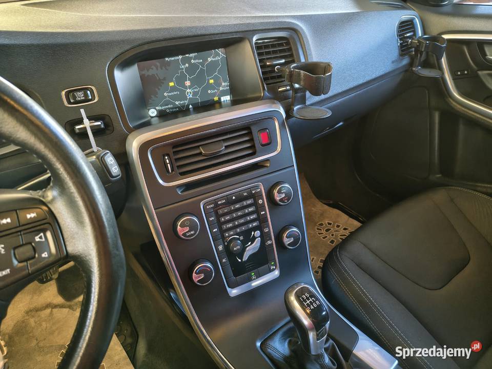 Volvo V60 20Diesel 2016r Stan Dwa kpl kół Rok produkcji 2016 Zarszyn