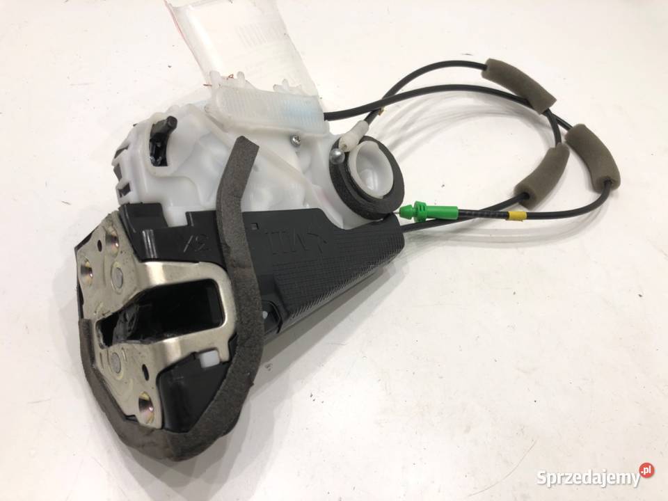 ZAMEK DRZWI PRAWY TYŁ TOYOTA YARIS IV Hatchback