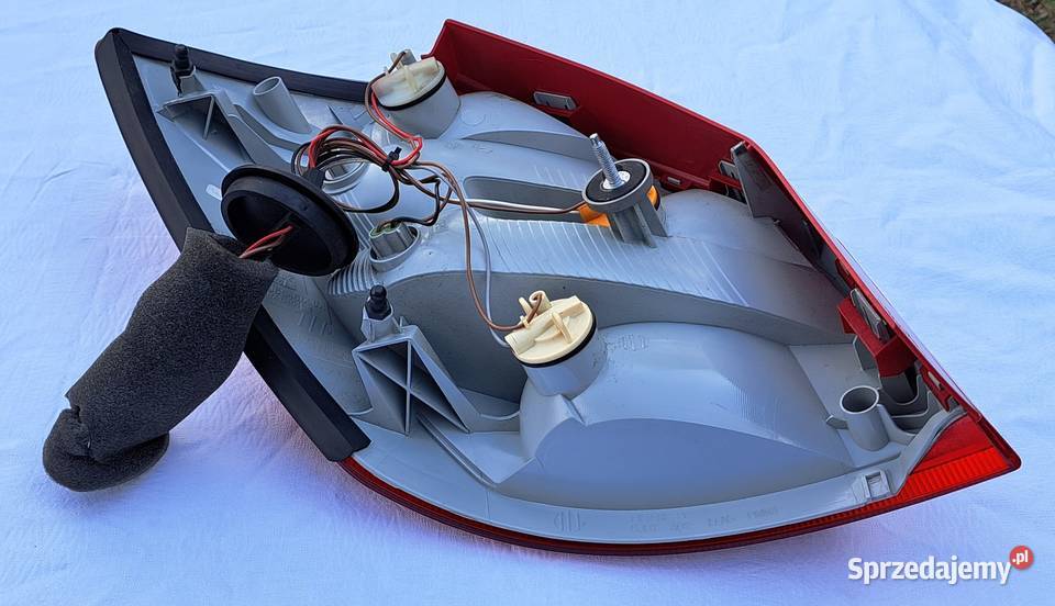 LAMPA PRAWA TYŁ TYLNA SKODA FABIA II LIFT KOMBI osobowe Mielęcin