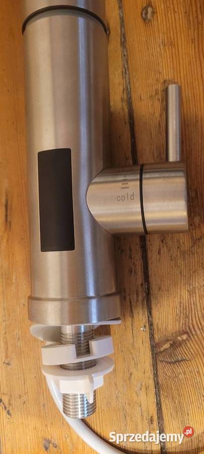 ELEKTRYCZNY PRZEPŁYWOWY PODGRZEWACZ WODY LCD