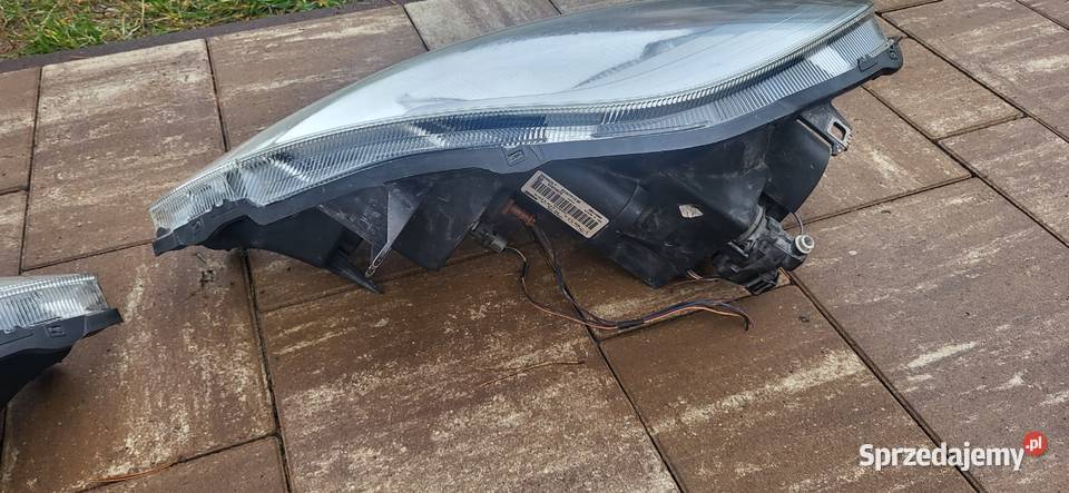 Sprzedam lampy opel vivaro lift Lampy przednie Narol