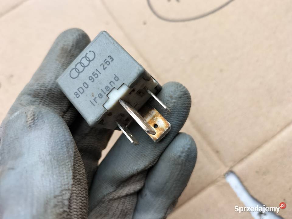 PRZEKAŹNIK 370 8D0951253 osobowe Kamień-Kolonia