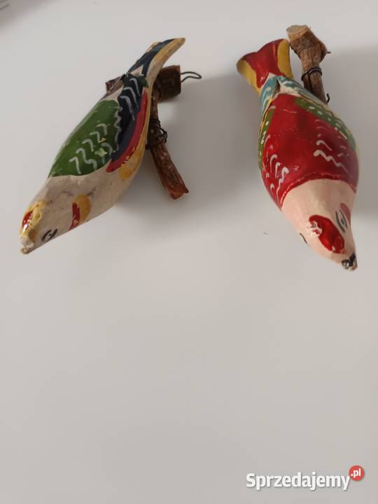 Drewniane ptaszki na gałęzi rękodzieło ludowe