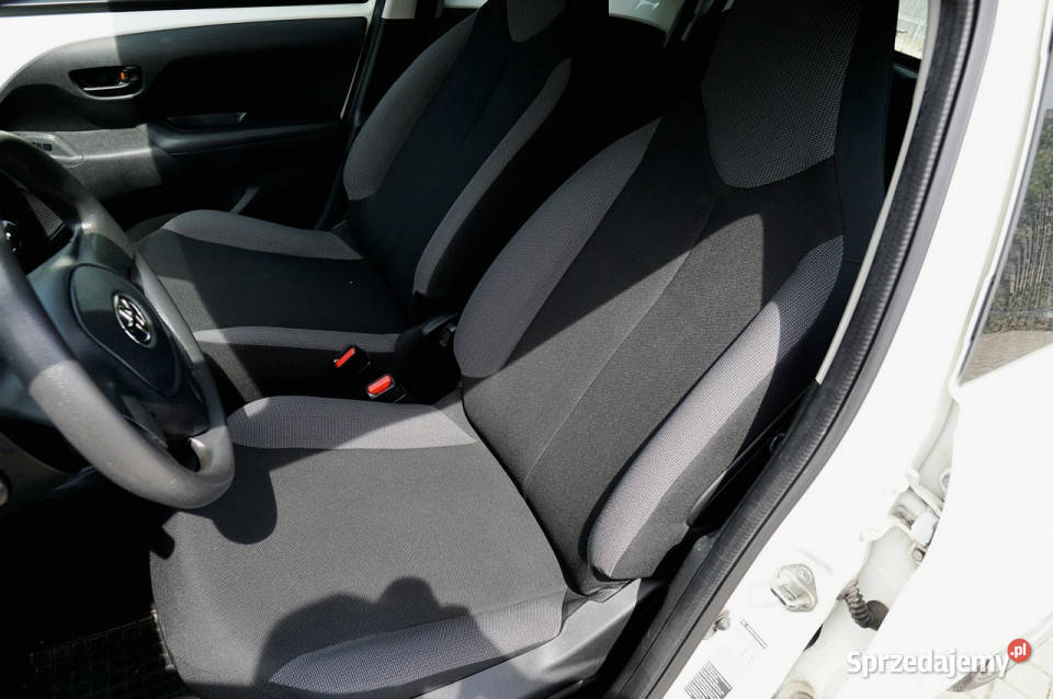 Toyota Aygo 10 72 5d hatchback facelift II 2014 Rok produkcji 2019 Warszawa