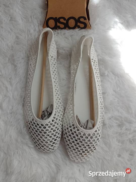 39 ASOS DesignBiałe baleriny ażurowe z Londynu Kraków