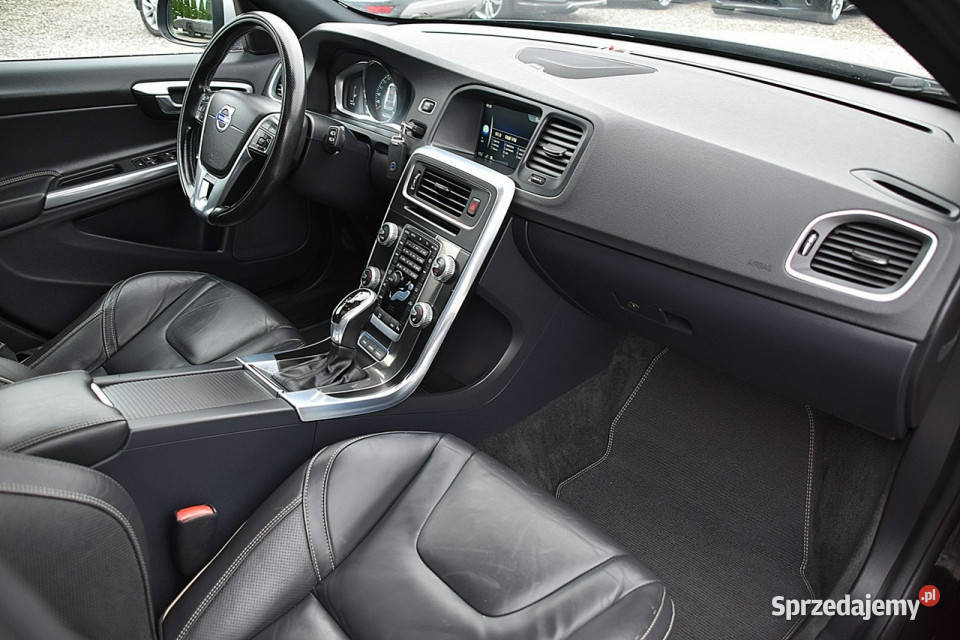 Volvo V60 24D6 AWD 288 RDesign Plugin Hybrid Led Nowe Kucice