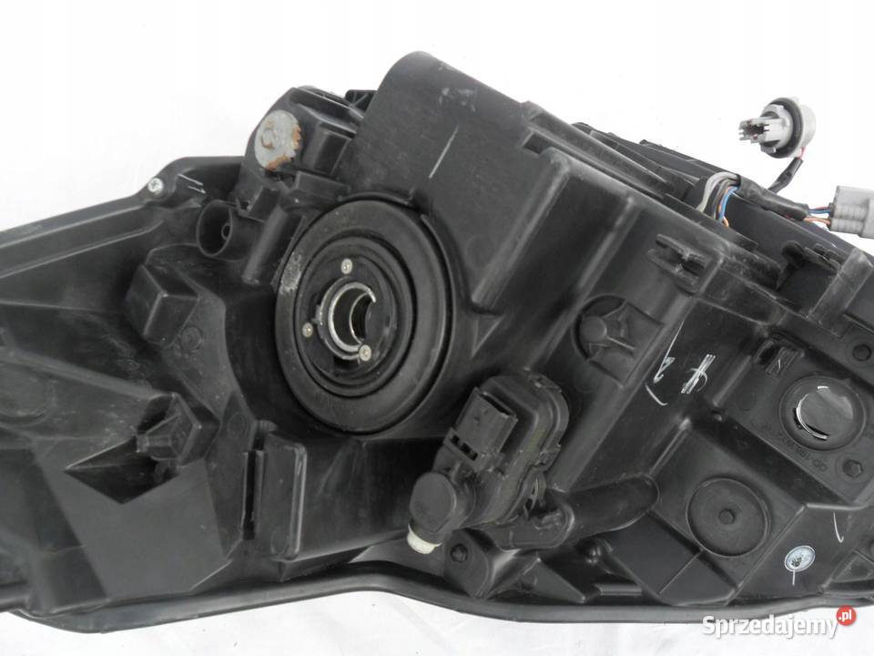 REFLEKTOR PRZÓD STRONA PRAWA TOYOTA YARIS osobowe wielkopolskie Nowy Tomyśl