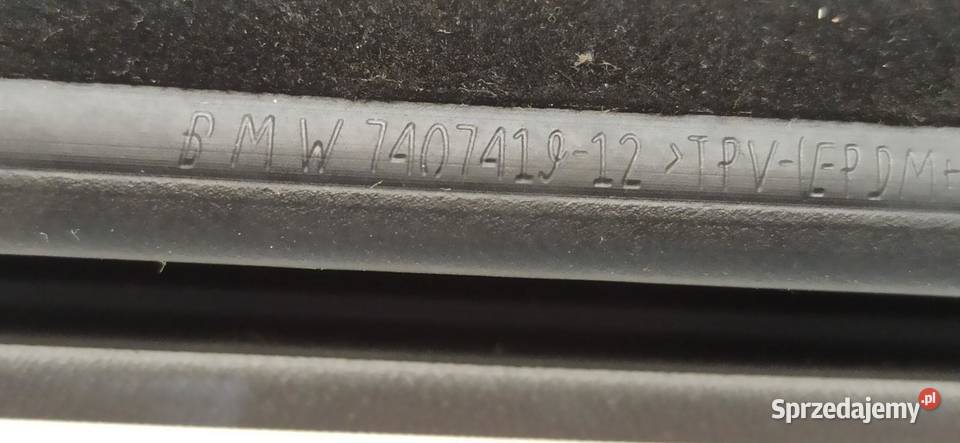 BMW G20 LISTWA ZGARNIJĄCA LEWY PRZÓD 7407419