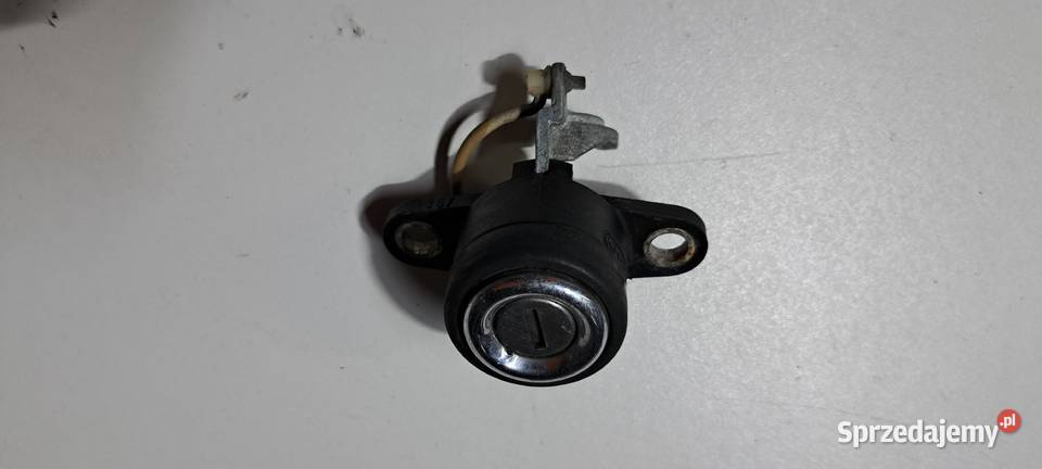 Zamek wkładka tylnej klapy Audi 80 B2 Luzino