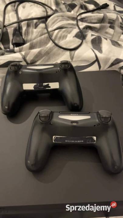 Sprzedam konsole 4 Nisko