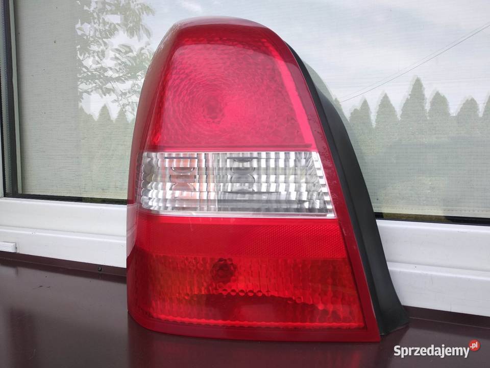 Nissan Primera P12 sedan lampa tył tylna lewa łódzkie Sieradz